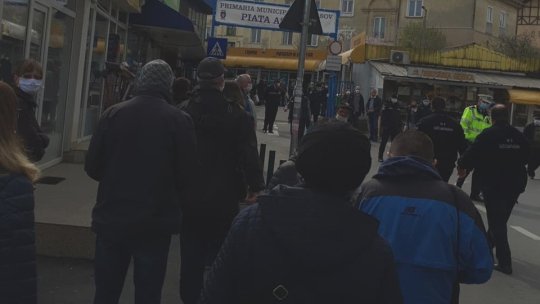 Brașovenii, umăr la umăr, astăzi, în piețe