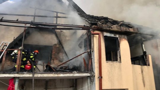 Incendiu la o casă din Schei