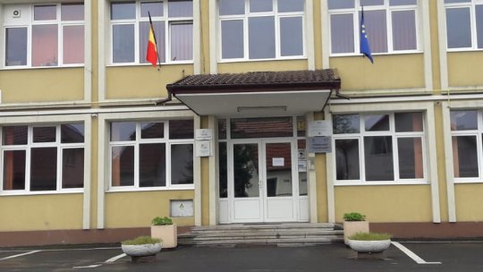 Reluarea cursurilor în unităţile de învățământ ar putea fi făcută gradual, începând cu universităţi şi liceele