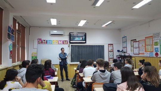 Asociaţiile elevilor atrag atenţia asupra pericolului reluării cursurilor după încetarea stării de urgenţă