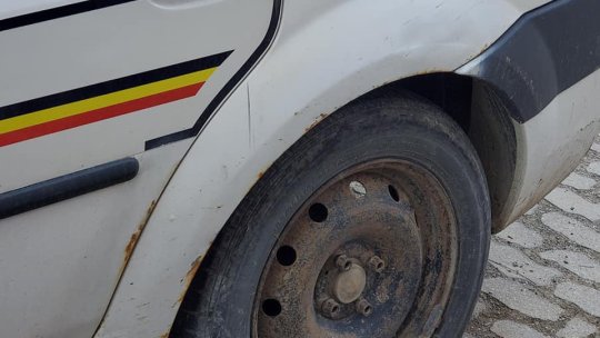 Mașinile ruginite ale unor instituții, motiv de gâlceavă