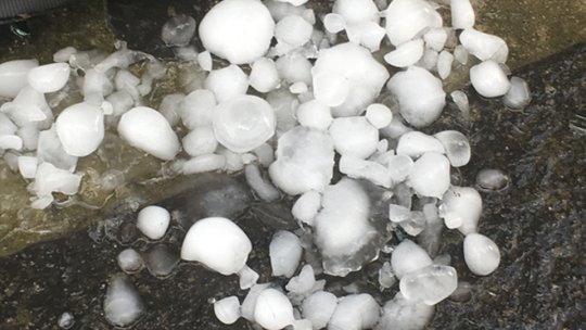 Cod galben de averse, intensificări ale vântului și posibil grindină, la Brașov