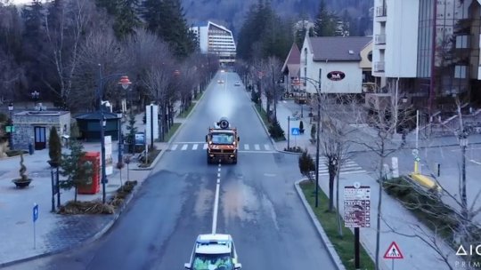 Metode inedite la Sinaia, pentru dezinfecția străzilor și a clădirilor