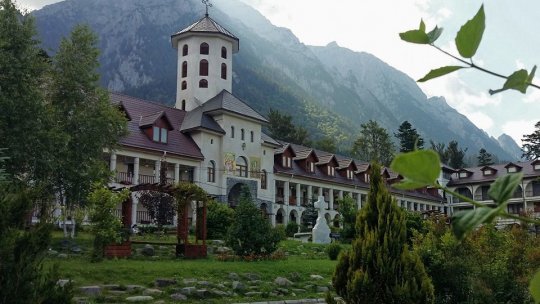 Cultele din România îşi îndeamnă credincioşii să respecte măsurile dispuse de autorităţi