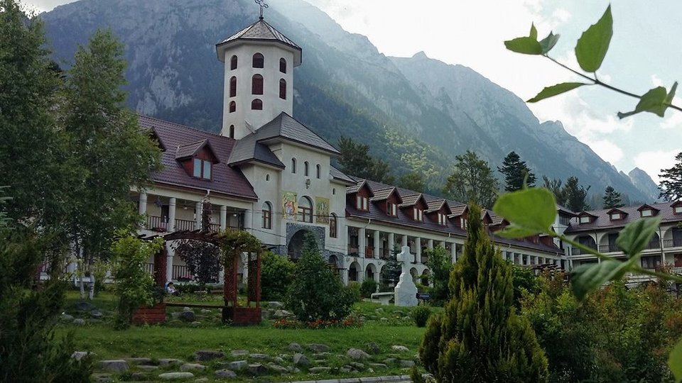 Cultele din România îşi îndeamnă credincioşii să respecte măsurile dispuse de autorităţi