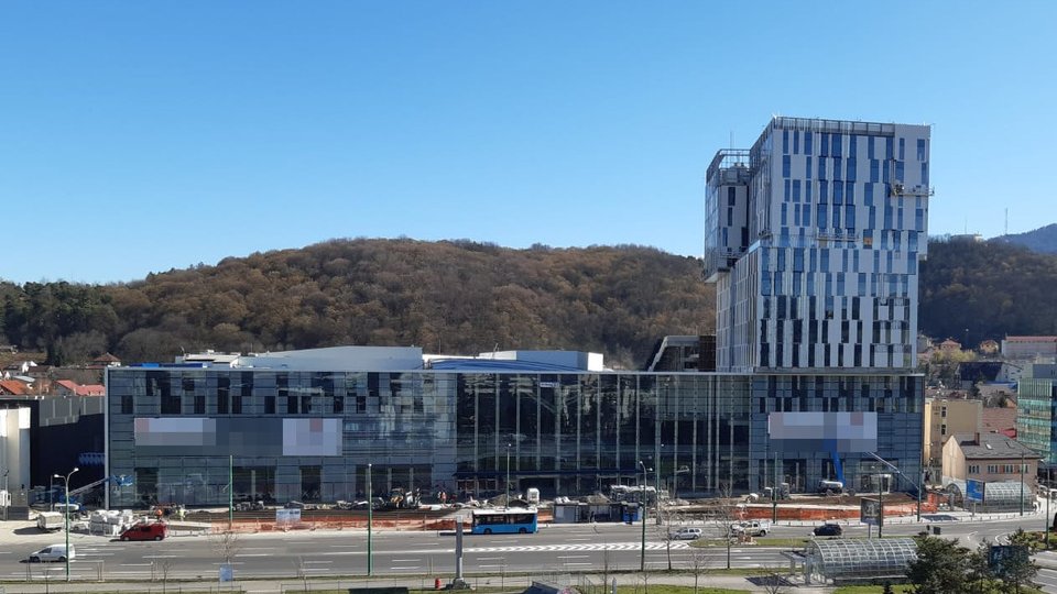 Mall-ul din Centrul Civic se va deschide abia la toamnă