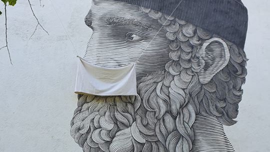 La Brașov și picturile murale au purtat măști. Sunt în spațiul public!