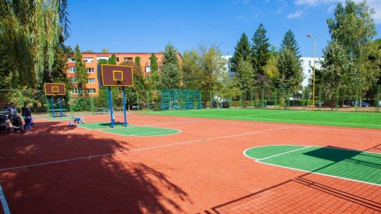 8 noi terenuri de sport, înființate în cartiere