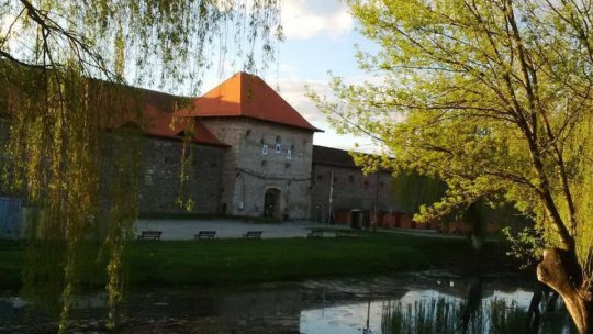 Au început lucrările de restaurare a Cetății Făgărașului. O veți putea vizita, și pe ea, și Muzeul Țării Făgărașului