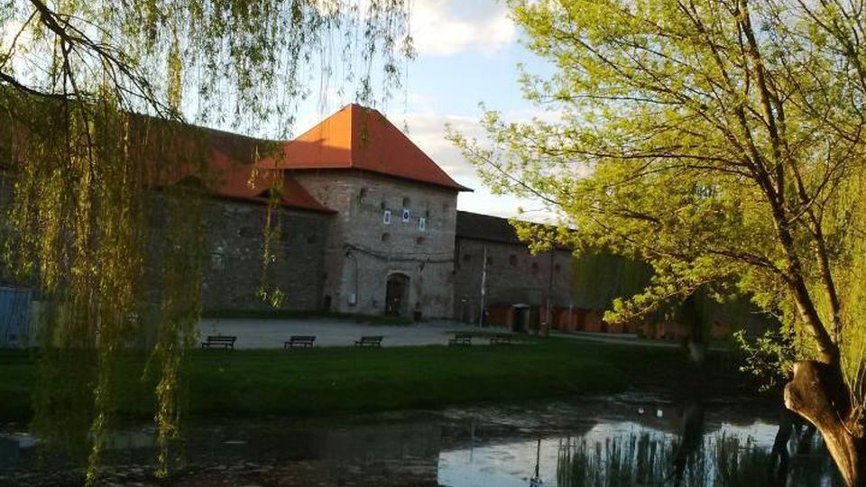 Au început lucrările de restaurare a Cetății Făgărașului. O veți putea vizita, și pe ea, și Muzeul Țării Făgărașului