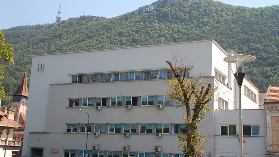 Directoare de spital, suspectă de mai multe infracțiuni, printre care uz de fals și delapidare