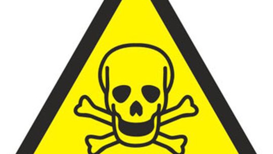 Copil de 1 an, salvat de polițiști după ce a ingerat substanțe toxice