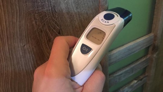 După scandalul termoscanării, Ministerul Sănătății anunță că măsurarea temperaturii e obligatorie la intrarea în spațiile închise