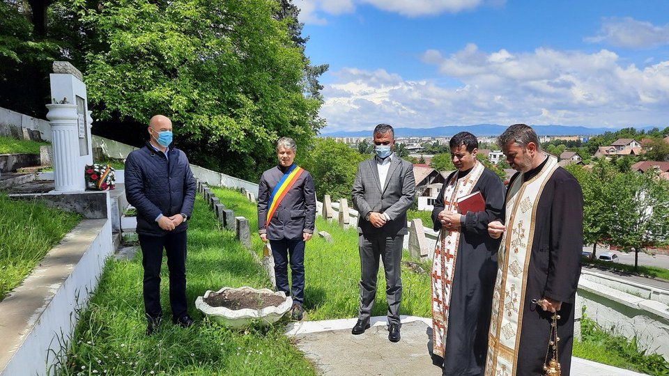 Ceremonie oficială la Cimitirul Eroilor