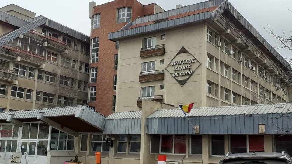Mamele cu copii mici și bolnavi se revoltă împotriva spitalului de pediatrie