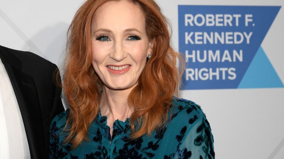 1 milion de lire sterline va dona J.K. Rowling pentru persoanele vulnerabile