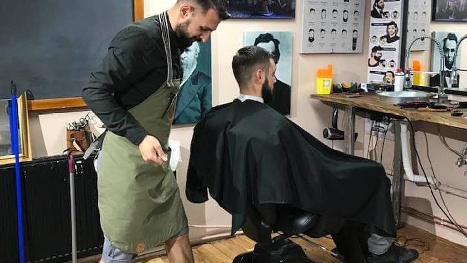 Proprietarii saloanelor de înfrumusețare, asaltați de telefoane
