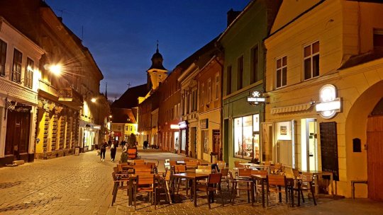 De astăzi se redeschid terasele în oraș, cu program până la miezul nopții