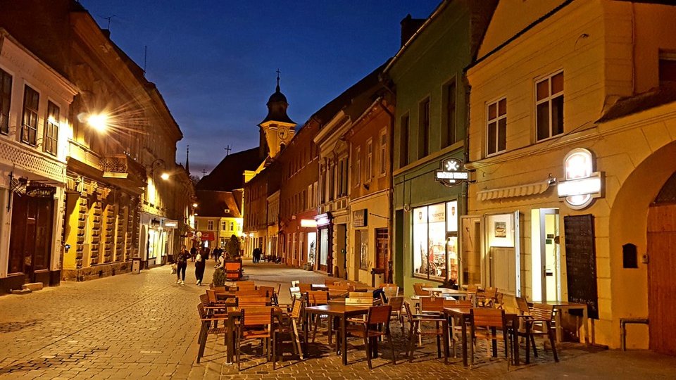 De astăzi se redeschid terasele în oraș, cu program până la miezul nopții