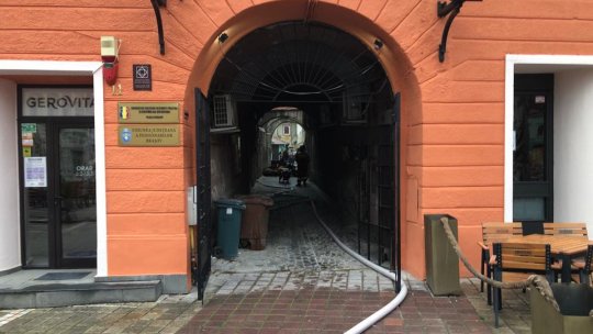 Încendiu în Piața Sfatului în această dimineață. O bătrână și-a pierdut viața