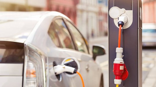 Municipalitatea a lansat licitația pentru stațiile de încărcare a mașinilor electrice, de la Parcul Titulescu