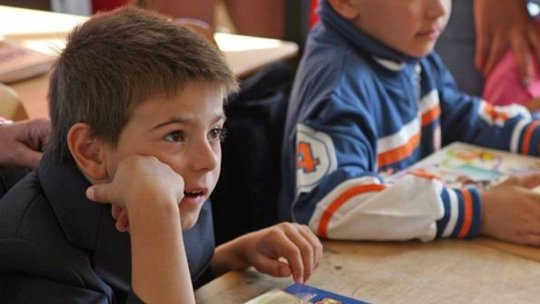 Cursuri școlare cu grupe mici, în vară, pentru copii vulnerabili " propunerea Organizației Salvați Copiii