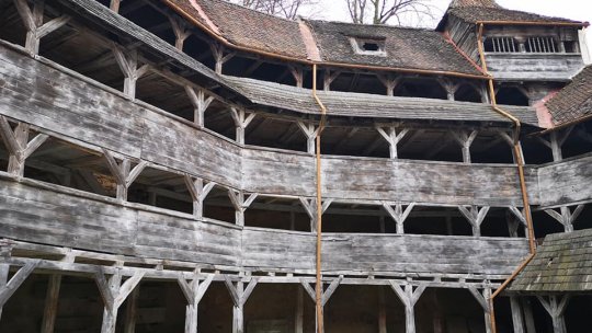 Poftiți de intrați în Bastionul Artiștilor. Se deschide de miercuri și va avea toată luna spectacole