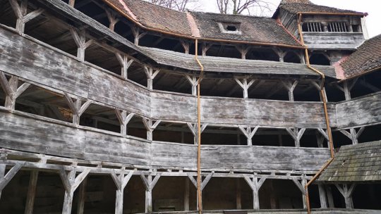 Spectacolele în aer liber se mută din Piaţa Sfântul Ioan, la Bastionul Țesătorilor şi în curtea Operei