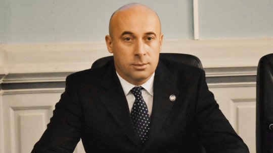 Prefectul Brașovului a leșinat în timpul conferinței de presă a premierului