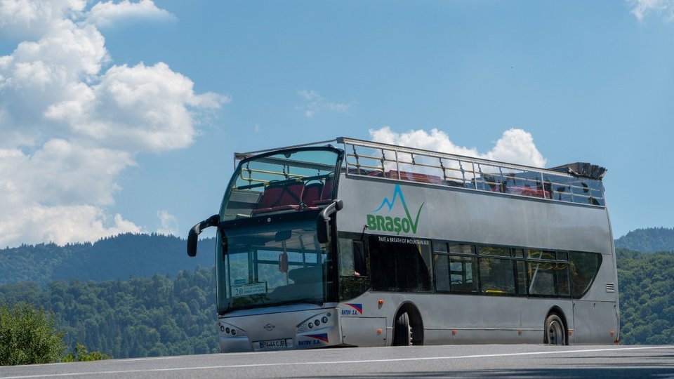 Autobuz etajat, pe drumul de Poiană