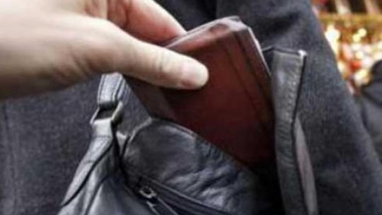 Atenție la buzunare și poșete atunci când sunteți pe stradă!