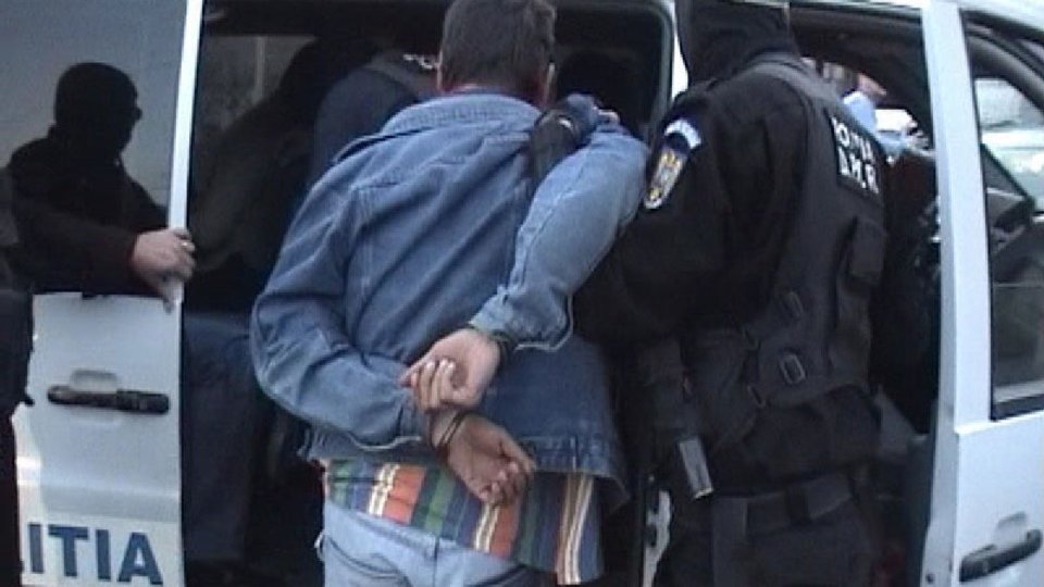 Brașoveancă tâlhărită în propria casă de indivizi mascați