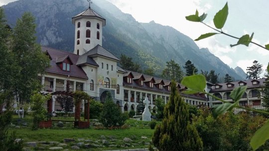 BRAȘOV. Slujbe religioase, supravegheate discret de polițiști și jandarmi, pentru ca enoriașii să respecte măsurile de protecție sanitară