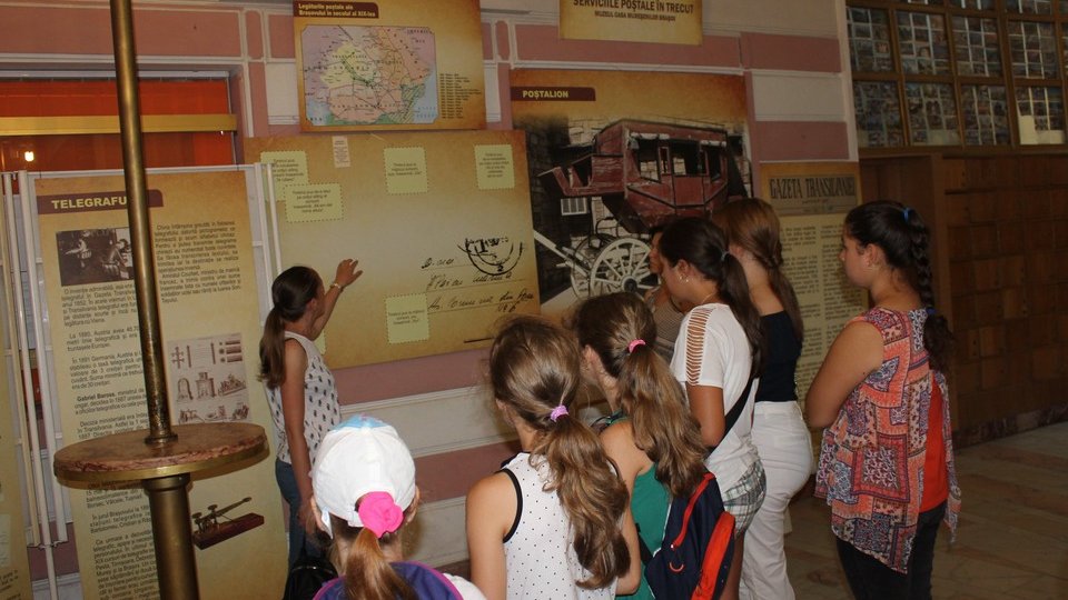 Educație muzeală estivală, cu masca pe gură