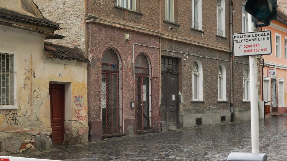 Cum fentează șoferii sistemul electronic de acces în strada Postăvarului