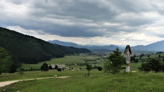 Călător pe unde și oriunde - Ediția 1. O drumeție în Piatra Craiului, alături de șeful formației Salvamont Zărnești, Ioan Pivodă
