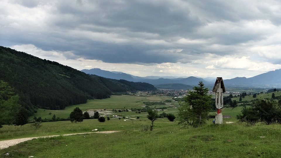 Călător pe unde și oriunde - Ediția 1. O drumeție în Piatra Craiului, alături de șeful formației Salvamont Zărnești, Ioan Pivodă