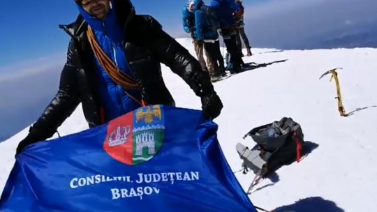 Steagul Consiliului Județean Brașov flutură pe cel mai înalt vârf din Europa de Vest