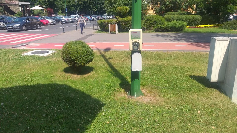 20 de stații noi de încărcare a mașinilor cu motoare electrice, la Brașov