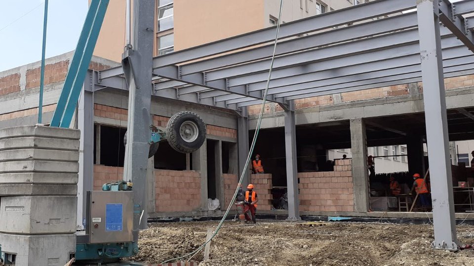 Angajații se pot întoarce la muncă, după carantină, fără test de Covid-19 făcut la privat, consideră Avocatul Poporului