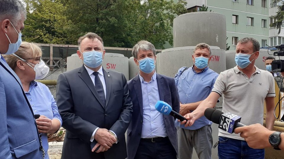 BRAȘOV. Ministrul Sănătății Nelu Tătaru a împărțit paturile pentru terapie intensivă din spitalul modular