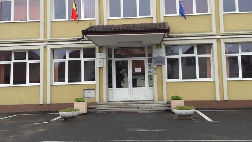 3 unități școlare din județ încep anul școlar în scenariul roșu, una dintre ele în municipiu