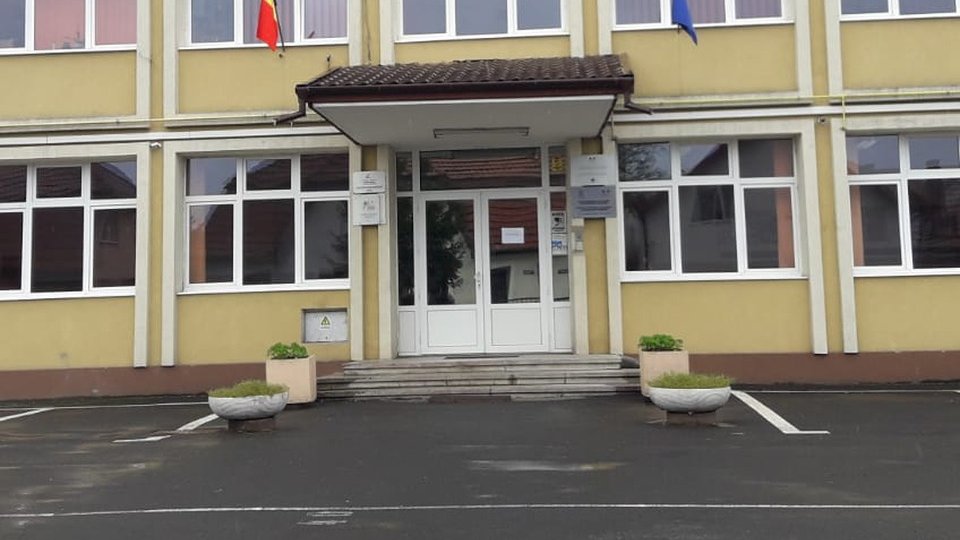 Alte două unităţi de învăţământ din judeţul Braşov au trecut în scenariul roşu