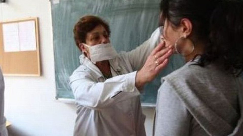 Şcolile încep, la Brașov, doar cu jumătate din personalul medical necesar
