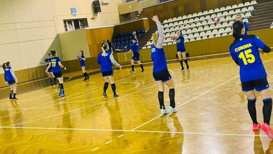 Handbalistele Coronei au pierdut meciurile amicale cu Universitatea Cluj. Echipa este pe drumul cel bun, consideră antrenoarea echipei