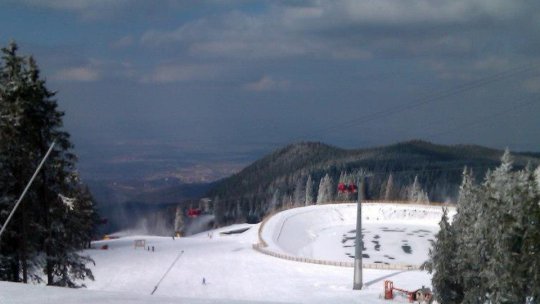 4 accidentați pe pârtii, luni