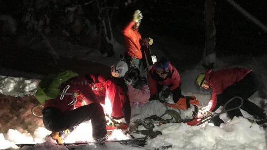 Snowboarder accidentat după ce a încercat să schieze pe pârtii neamenajate în masivul Postavarul