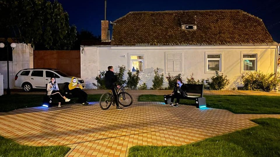 Bănci smart şi verzi la Ghimbav