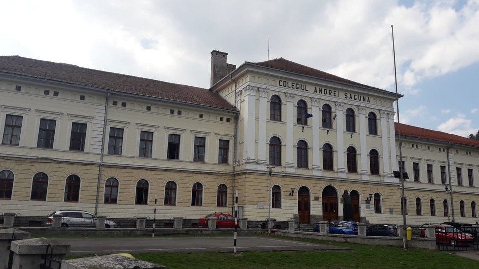Colegiul Național Andrei Șaguna trece la școala online cel puțin 2 săptămâni
