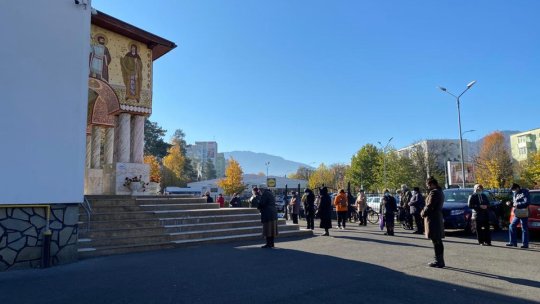 "Măsuri de protecție, da. Certificat verde, nu" au spus brașovenii care au participat la slujba de Sf. Mare Mucenic Dimitrie